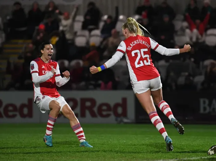 Framed Print : Arsenal Women's Super League Victory: Blackstenius and Heath Celebrate Goals Against Reading