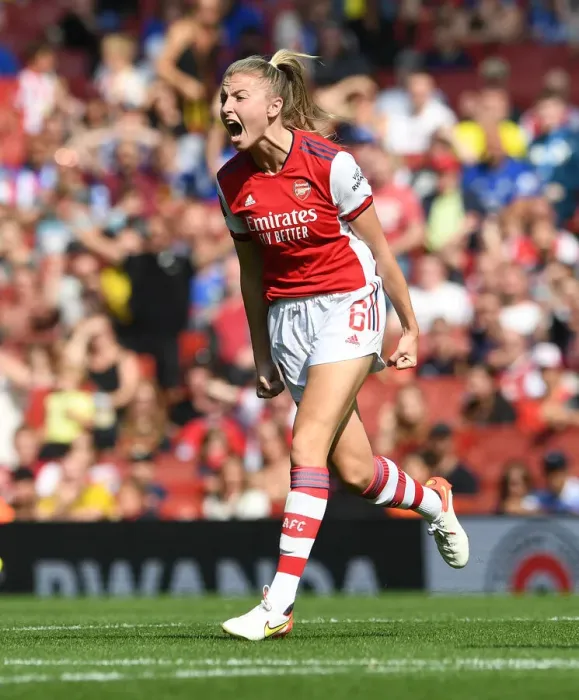 Framed Print : Arsenal Women's Super League Victory: Leah Williamson and Team Celebrate Defeating Chelsea