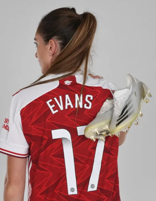 Framed Print : Arsenal Women's Team 2020-21: Lisa Evans at Photocall