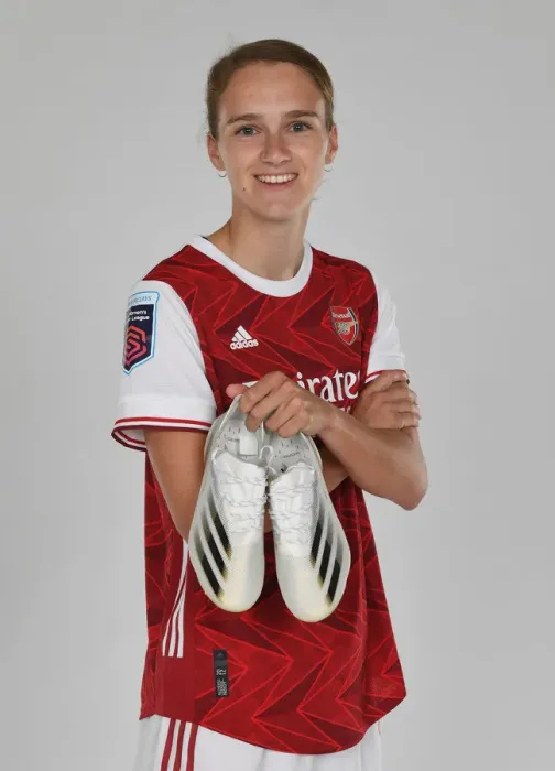 Framed Print : Arsenal Women's Team 2020-21: Vivianne Miedema at Team Photocall Framed Print : Arsenal Women's Team 2020-21: Vivianne Miedema at Team Photocall