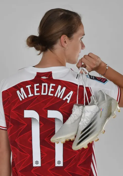 Framed Print : Arsenal Women's Team 2020-21: Vivianne Miedema at Team Photocall Framed Print : Arsenal Women's Team 2020-21: Vivianne Miedema at Team Photocall