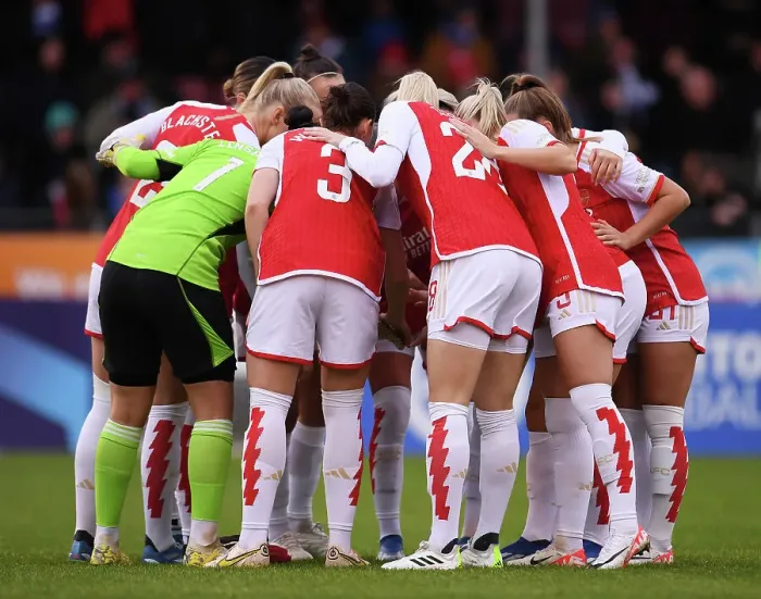 Framed Print : Arsenal Women's Team Huddles Before Kickoff Against Brighton & Hove Albion (Barclays Women's Super League, 2023-24) Framed Print : Arsenal Women's Team Huddles Before Kickoff Against Brighton & Hove Albion (Barclays Women's Super League, 2023-24)