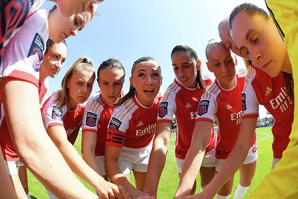 Arsenal Women's Team: Katie McCabe Delivers Pre-Match Team Talk vs. Aston Villa (FA Women's Super League, 2022-23)