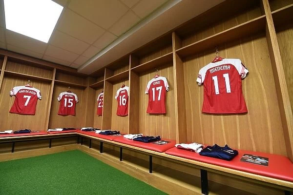 Arsenal Women's Team: Preparing for Battle in the FA Womens Continental League Cup Final (Behind the Scenes in the Changing Room)