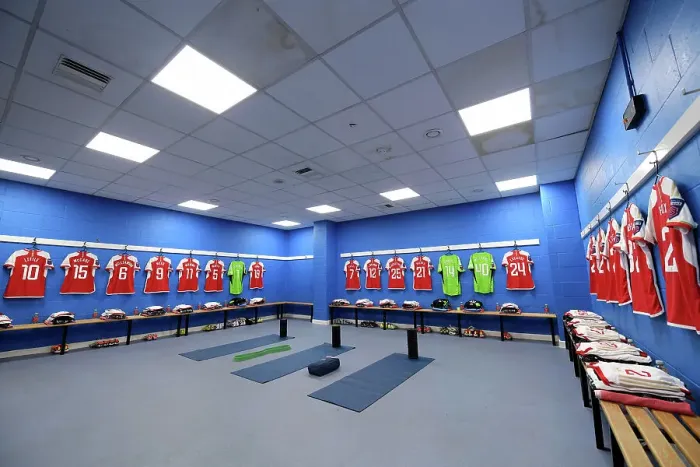 Framed Print : Arsenal Women's Team: Unity and Focus before Reading's Conti Cup Clash