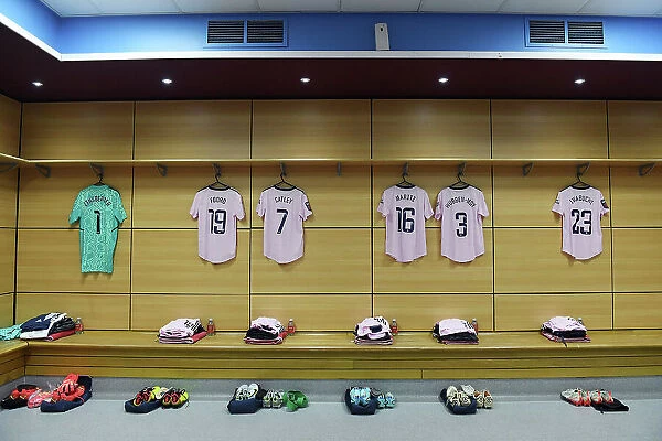 Arsenal Women's Team: Unity and Focus Before Taking on Aston Villa at Villa Park (Barclays FA WSL, 2022-23)