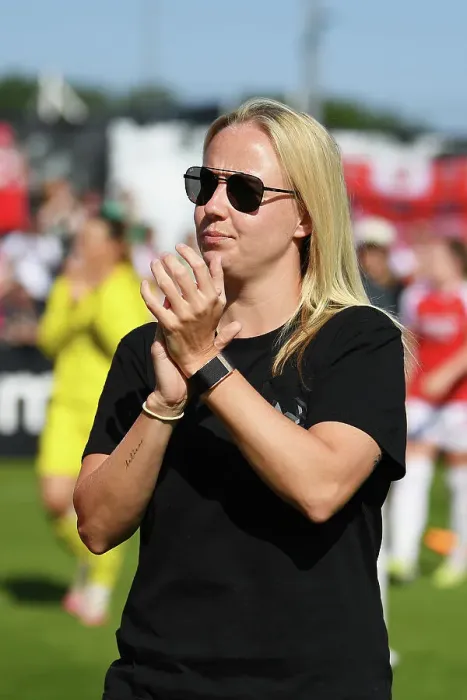 Framed Print : Arsenal Women's Triumph: Beth Mead Celebrates FA WSL Victory over Aston Villa