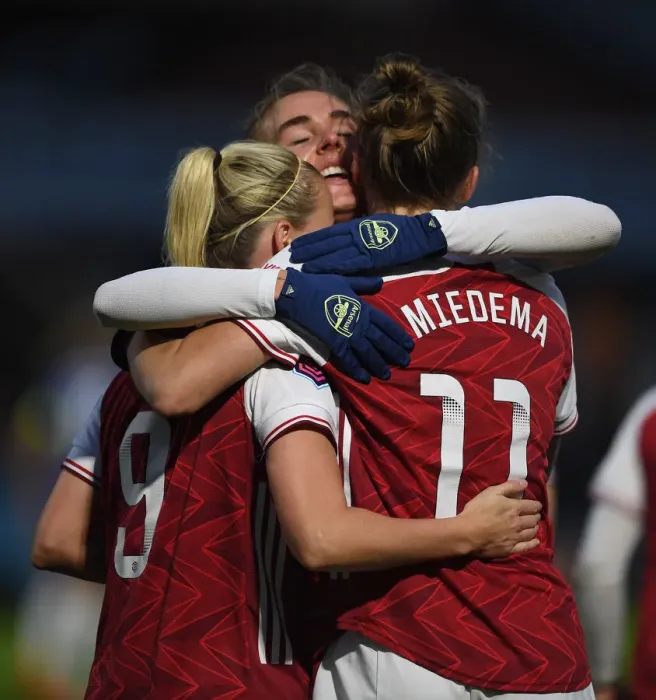 Framed Print : Arsenal Women's Triumph: Mead, Miedema, and Roord Celebrate Goal Against Chelsea