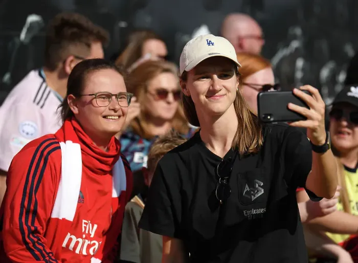 Framed Print : Arsenal Women's Triumph: Vivianne Miedema Celebrates with Fans after Victory over Aston Villa