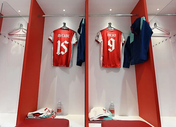 Arsenal Women's UEFA Champions League: Preparing for Battle against VfL Wolfsburg - A Glimpse into the Changing Room