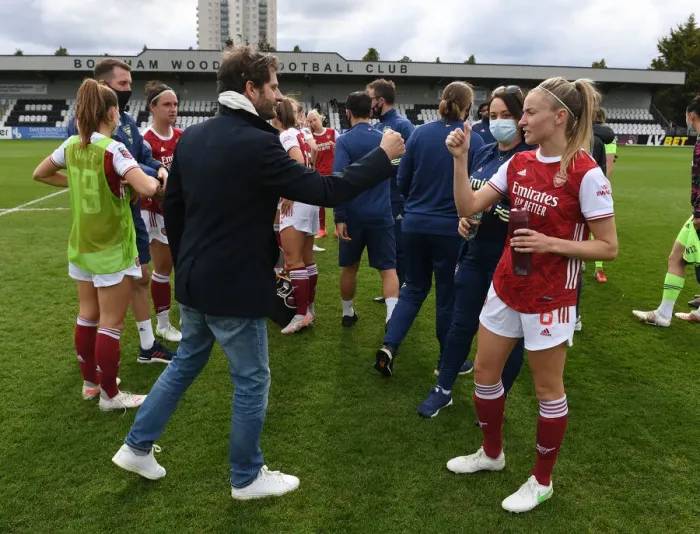 Framed Print : Arsenal Women's Victory: Montemurro and Williamson Celebrate Title-Winning Performance Against Aston Villa (FA WSL 2021)