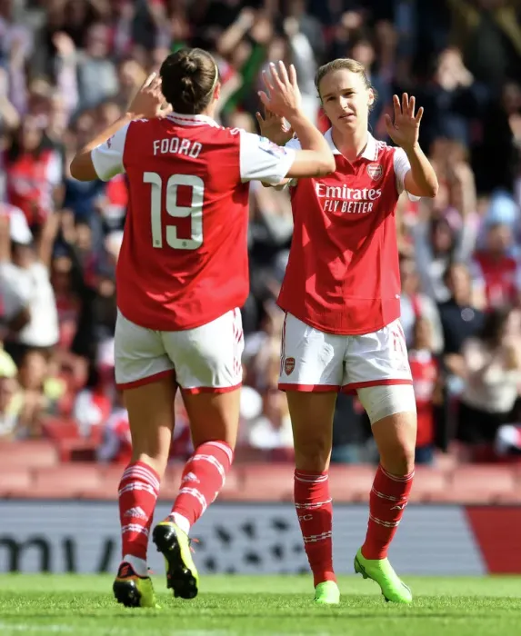 Framed Print : Arsenal Women's Victory: Vivianne Miedema Scores Second Goal Against Tottenham Hotspur in FA WSL Match