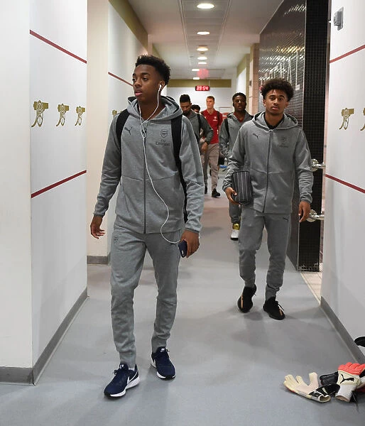 Arsenal Young Guns: Joe Willock and Reiss Nelson in the Changing Room - Arsenal vs Norwich City (Carabao Cup 2017-18)