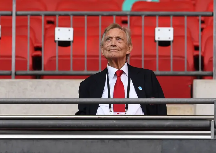 Framed Print : Arsenal's 70-Year Man Ken Friar at Empty FA Cup Final vs Chelsea