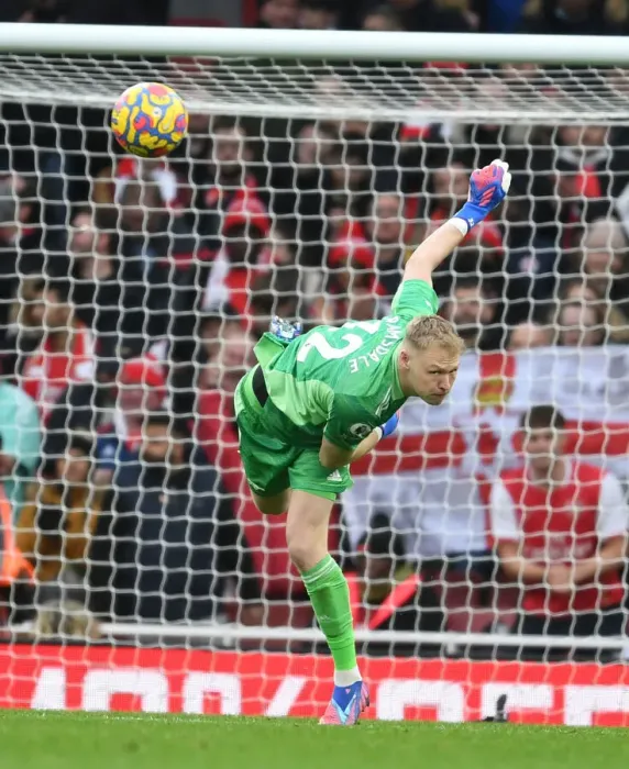 Framed Print : Arsenal's Aaron Ramsdale in Action: Arsenal vs. Brentford, Premier League 2021-22 Framed Print : Arsenal's Aaron Ramsdale in Action: Arsenal vs. Brentford, Premier League 2021-22