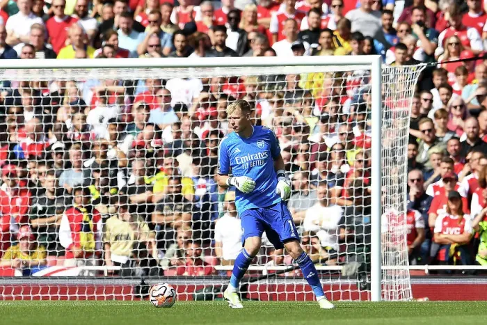 Framed Print : Arsenal's Aaron Ramsdale in Action: Arsenal vs. Fulham, 2023-24 Premier League