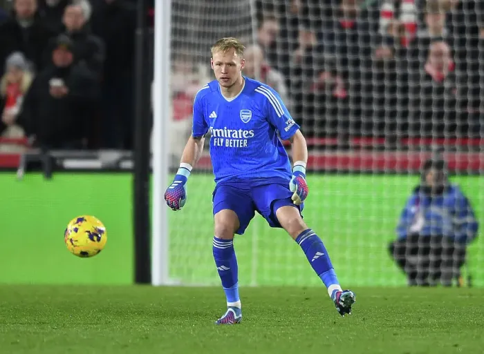 Framed Print : Arsenal's Aaron Ramsdale in Action Against Brentford in the Premier League (2023-24)