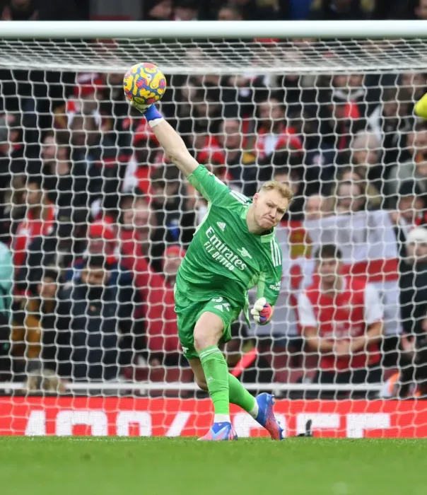 Framed Print : Arsenal's Aaron Ramsdale in Action Against Brentford in the Premier League Framed Print : Arsenal's Aaron Ramsdale in Action Against Brentford in the Premier League