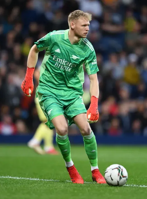 Framed Print : Arsenal's Aaron Ramsdale in Action: Carabao Cup Battle against West Bromwich Albion