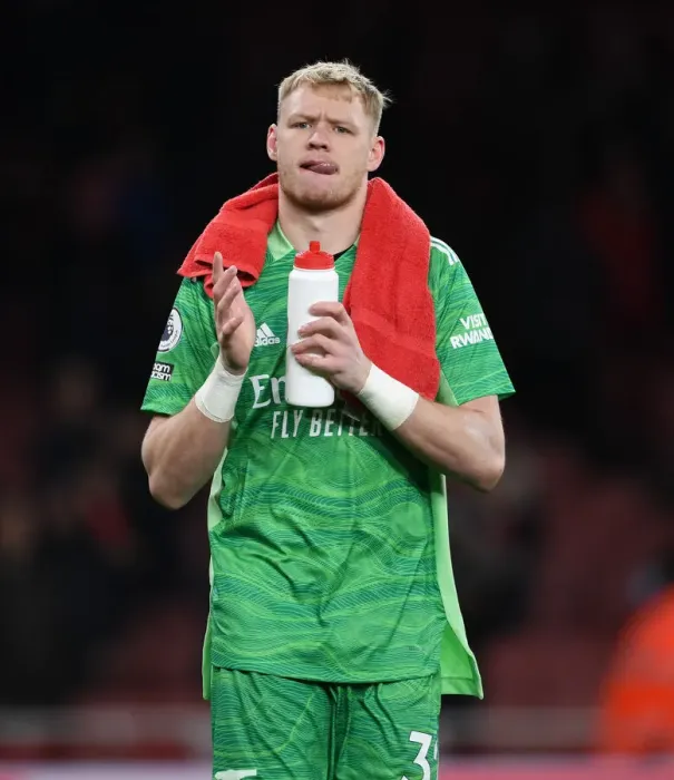 Framed Print : Arsenal's Aaron Ramsdale Applauding Fans: Arsenal vs. Liverpool, Premier League 2021-22 Framed Print : Arsenal's Aaron Ramsdale Applauding Fans: Arsenal vs. Liverpool, Premier League 2021-22