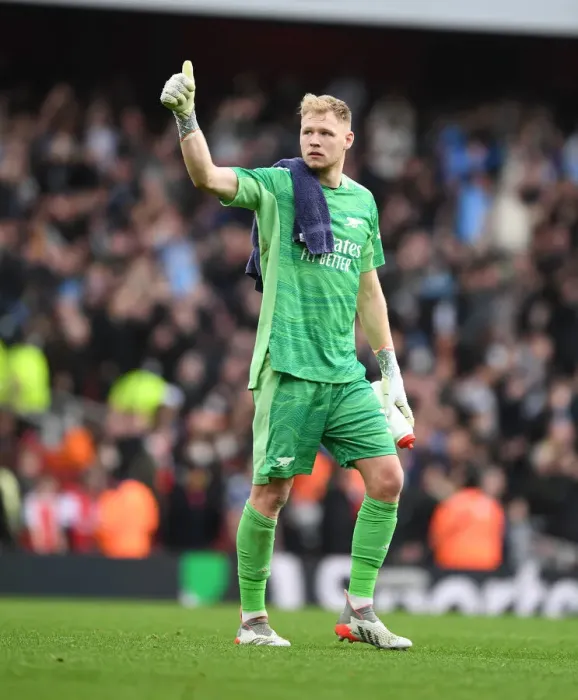 Framed Print : Arsenal's Aaron Ramsdale Applauding Fans: Arsenal vs Manchester City, Premier League 2021-22 Framed Print : Arsenal's Aaron Ramsdale Applauding Fans: Arsenal vs Manchester City, Premier League 2021-22
