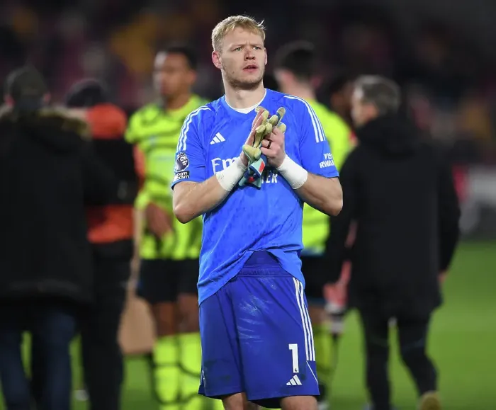 Framed Print : Arsenal's Aaron Ramsdale Applauds Fans After Brentford Victory (2023-24) Framed Print : Arsenal's Aaron Ramsdale Applauds Fans After Brentford Victory (2023-24)