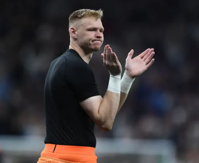 Framed Print : Arsenal's Aaron Ramsdale Celebrates with Fans after Tottenham Clash in 2021-22 Premier League Framed Print : Arsenal's Aaron Ramsdale Celebrates with Fans after Tottenham Clash in 2021-22 Premier League