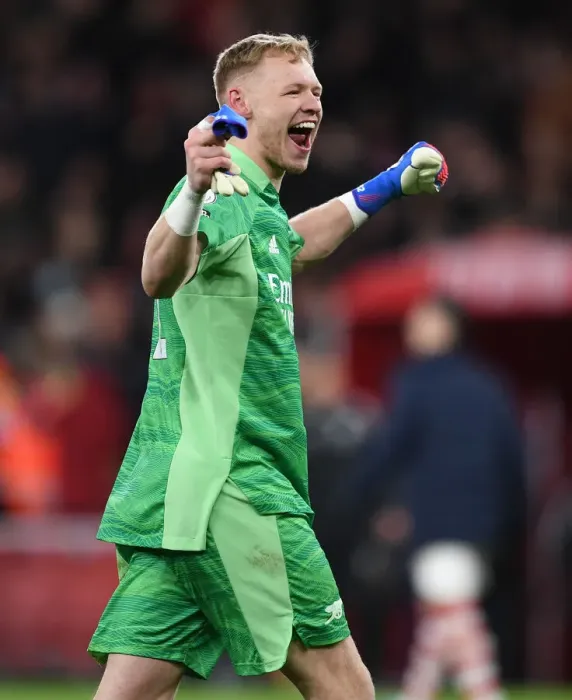Framed Print : Arsenal's Aaron Ramsdale Celebrates Hard-Fought Victory Over Wolverhampton Wanderers in 2021-22 Premier League