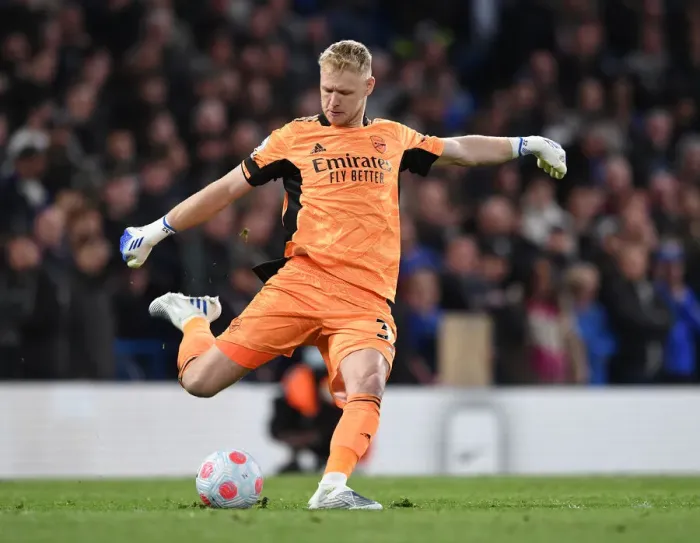 Framed Print : Arsenal's Aaron Ramsdale Clashes with Chelsea at Stamford Bridge - Premier League 2021-22