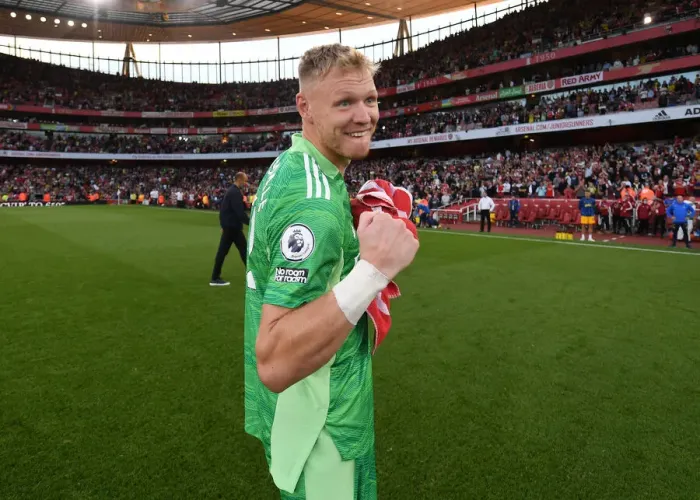 Framed Print : Arsenal's Aaron Ramsdale: Emotional Derby Victory Celebration (2021-22)