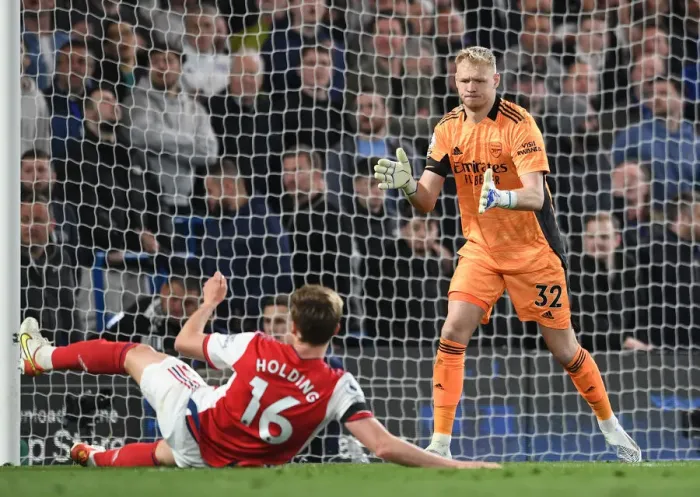 Framed Print : Arsenal's Aaron Ramsdale Faces Off Against Chelsea in Intense Premier League Showdown