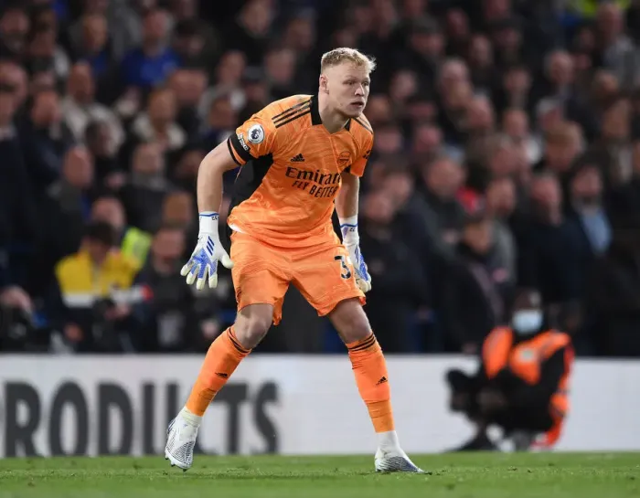 Framed Print : Arsenal's Aaron Ramsdale Faces Off Against Chelsea at Stamford Bridge - Premier League 2021-22 Framed Print : Arsenal's Aaron Ramsdale Faces Off Against Chelsea at Stamford Bridge - Premier League 2021-22