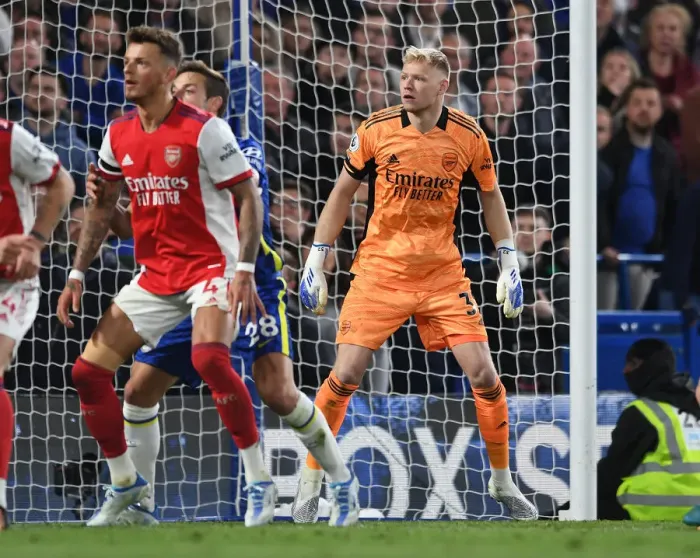 Framed Print : Arsenal's Aaron Ramsdale Faces Off Against Chelsea at Stamford Bridge - Premier League 2021-22 Framed Print : Arsenal's Aaron Ramsdale Faces Off Against Chelsea at Stamford Bridge - Premier League 2021-22