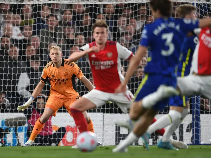 Framed Print : Arsenal's Aaron Ramsdale Faces Off Against Chelsea at Stamford Bridge: A Premier League Showdown Framed Print : Arsenal's Aaron Ramsdale Faces Off Against Chelsea at Stamford Bridge: A Premier League Showdown
