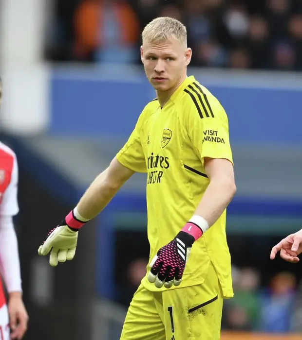 Framed Print : Arsenal's Aaron Ramsdale Faces Off Against Everton in Premier League Clash Framed Print : Arsenal's Aaron Ramsdale Faces Off Against Everton in Premier League Clash