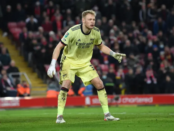 Framed Print : Arsenal's Aaron Ramsdale Faces Off Against Liverpool in Carabao Cup Semi-Final Showdown