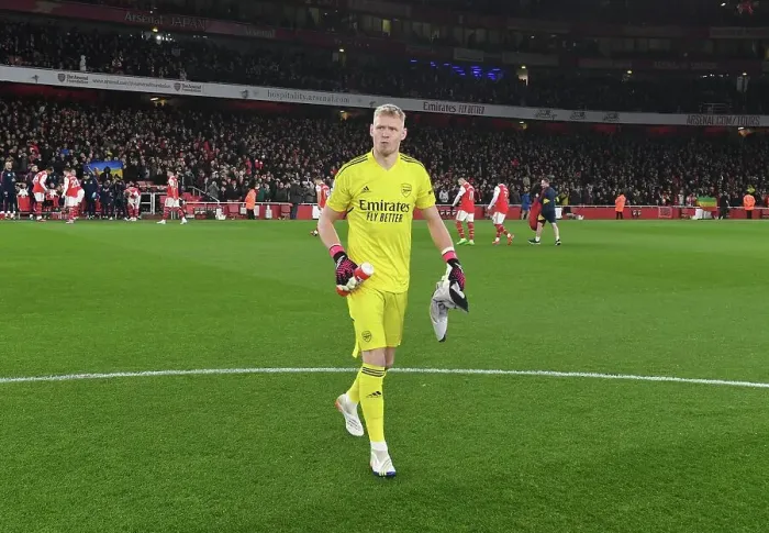 Framed Print : Arsenal's Aaron Ramsdale Gears Up for Arsenal vs. Everton Clash at Emirates Stadium
