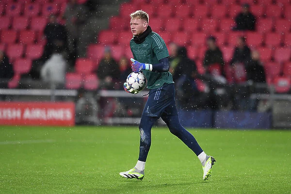 Arsenal's Aaron Ramsdale Gears Up for PSV Eindhoven Showdown in Champions League (2023-24)