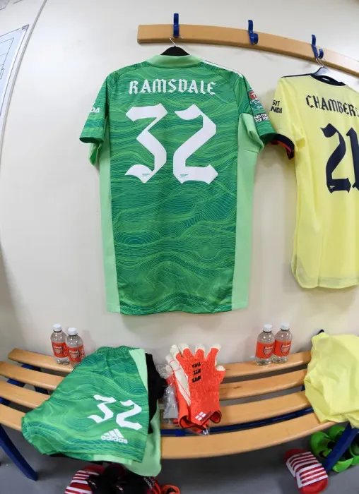 Framed Print : Arsenal's Aaron Ramsdale Gears Up: West Bromwich Albion vs Arsenal, Carabao Cup 2021-22