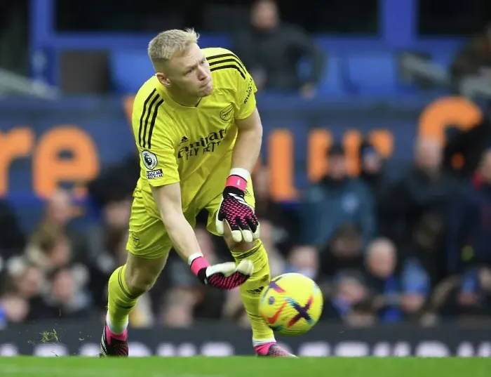Framed Print : Arsenal's Aaron Ramsdale Goes Head-to-Head with Everton in Premier League Clash Framed Print : Arsenal's Aaron Ramsdale Goes Head-to-Head with Everton in Premier League Clash