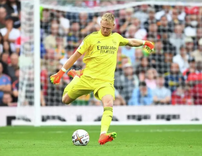 Framed Print : Arsenal's Aaron Ramsdale Goes Head-to-Head with Manchester United in Premier League Showdown (2022-23)