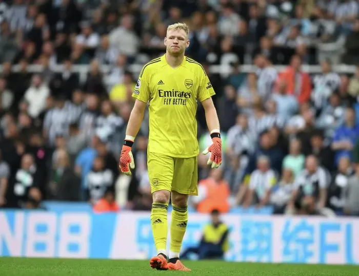 Framed Print : Arsenal's Aaron Ramsdale Goes Head-to-Head with Newcastle United in Premier League Battle (2022-23) Framed Print : Arsenal's Aaron Ramsdale Goes Head-to-Head with Newcastle United in Premier League Battle (2022-23)