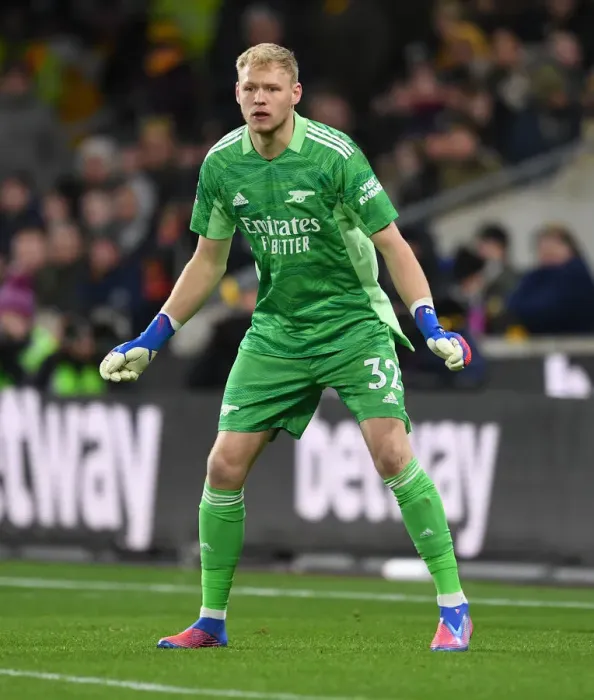 Framed Print : Arsenal's Aaron Ramsdale Goes Head-to-Head with Wolverhampton Wanderers in Premier League Clash