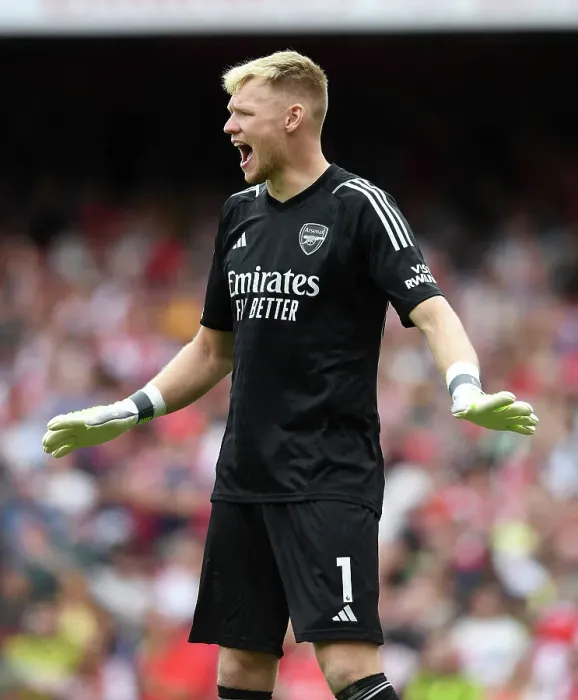 Framed Print : Arsenal's Aaron Ramsdale Makes Premier League Debut: Arsenal vs. Nottingham Forest (2023-24)