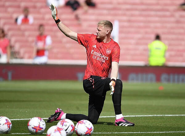Arsenal's Aaron Ramsdale Prepares for Arsenal v Wolverhampton Wanderers in 2022-23 Premier League