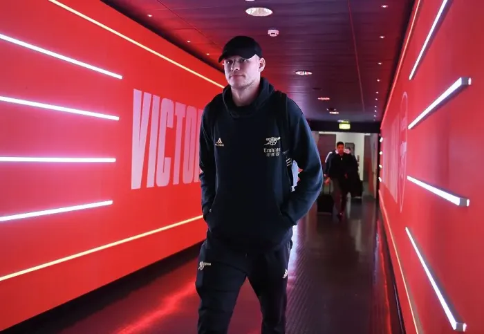 Framed Print : Arsenal's Aaron Ramsdale Prepares for Newcastle United Clash in Premier League Framed Print : Arsenal's Aaron Ramsdale Prepares for Newcastle United Clash in Premier League