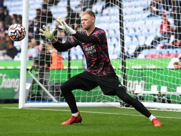 Framed Print : Arsenal's Aaron Ramsdale Readies for Leicester Battle in Premier League 2021-22