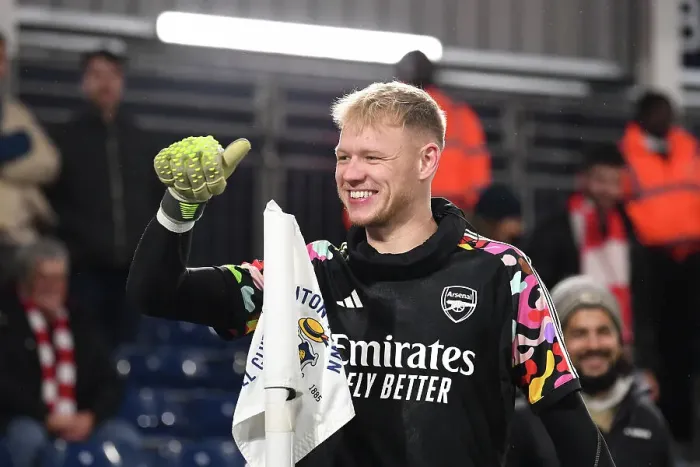 Framed Print : Arsenal's Aaron Ramsdale Readies for Luton Town Battle (2023-24)