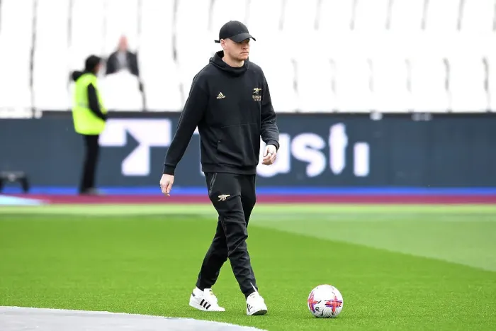 Framed Print : Arsenal's Aaron Ramsdale Scouts Pre-Match Conditions at West Ham United's London Stadium (2022-23) Framed Print : Arsenal's Aaron Ramsdale Scouts Pre-Match Conditions at West Ham United's London Stadium (2022-23)