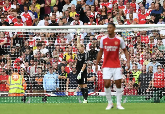 Framed Print : Arsenal's Aaron Ramsdale Shines in Premier League Debut: Arsenal vs. Nottingham Forest, 2023-24